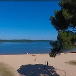 Camping Mobilhome Entre Lac&océan Et Proche De La Vélodyssée *